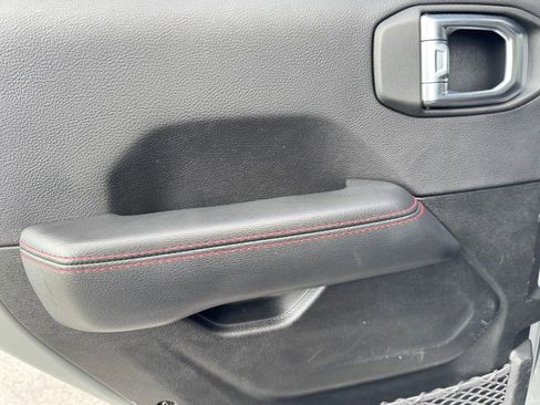 Used 2022 Jeep Wrangler Unlimited Rubicon w/ Cold Weather Group AWD/4WD image 21