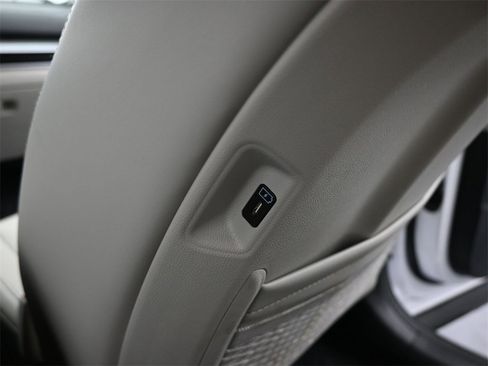 Certified 2025 Kia Sorento S image 15