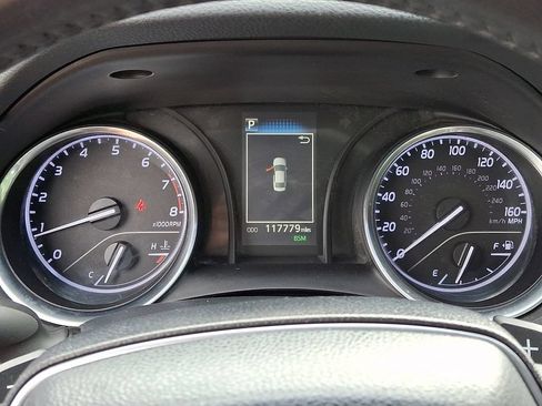 Used 2018 Toyota Camry SE w/ Convenience Package FWD image 21