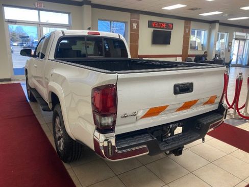 Used 2019 Toyota Tacoma SR5 image 2