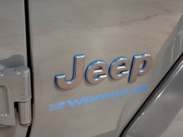 Used 2024 Jeep Wrangler Unlimited w/ Convenience Group AWD/4WD image 23