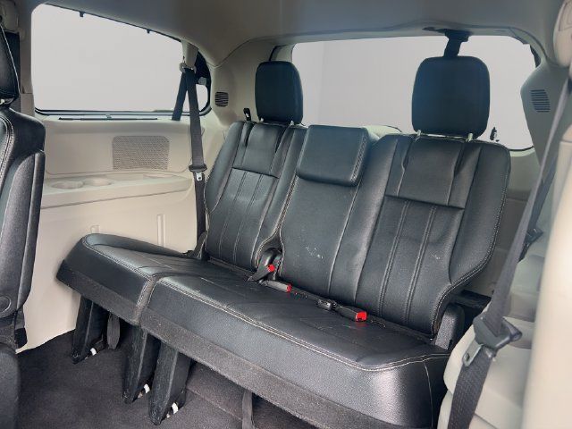 Used 2015 Chrysler Town & Country Touring-L w/ Driver Convenience Group FWD image 18