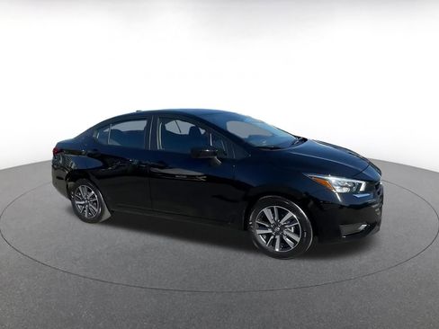 Used 2025 Nissan Versa SV image 2