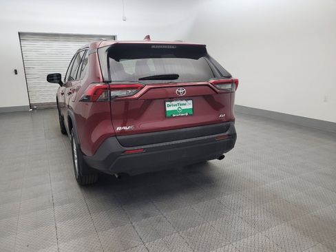 Used 2019 Toyota RAV4 XLE w/ Convenience Package FWD image 6