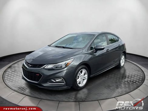 Used 2018 Chevrolet Cruze LT w/ Convenience Package FWD image 1