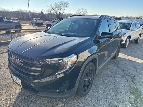 Used 2020 GMC Terrain SLE w/ Driver Convenience Package image 3