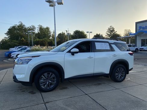 Used 2024 Nissan Pathfinder SV FWD image 7