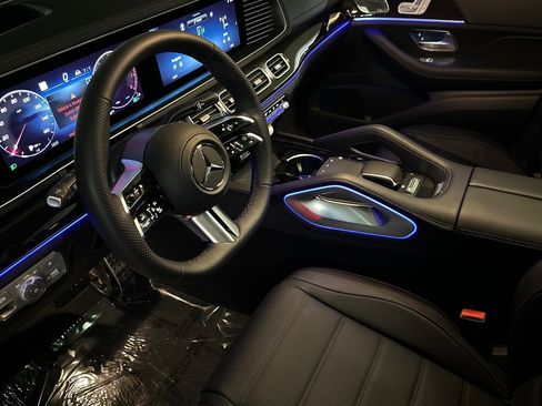 New 2026 Mercedes-Benz GLS 580 4MATIC image 9