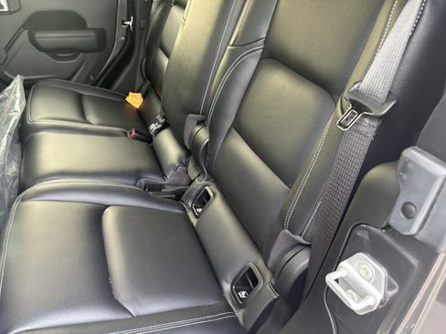 Used 2022 Jeep Gladiator Sport AWD/4WD image 9