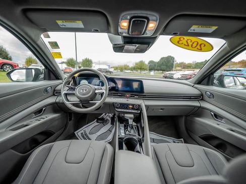 Certified 2023 Hyundai Elantra SEL w/ Convenience Package image 13