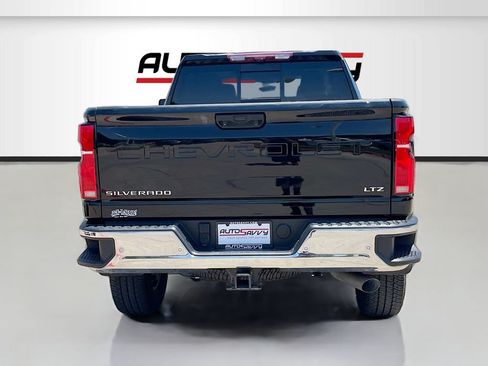 Used 2024 Chevrolet Silverado 2500 LTZ w/ LTZ Plus Package AWD/4WD image 6