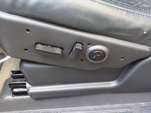 Used 2004 Chevrolet Silverado 2500 LT image 5