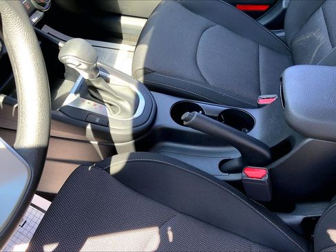Used 2024 Kia Forte LXS w/ LXS Technology Package FWD image 18