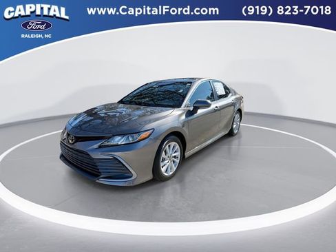 Used 2024 Toyota Camry LE image 4