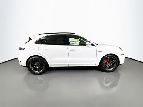 New 2026 Porsche Cayenne Turbo image 8