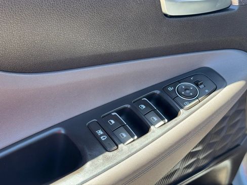 Used 2019 Hyundai Santa Fe SE AWD/4WD image 12