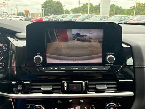 Used 2025 Nissan Pathfinder SV FWD image 25