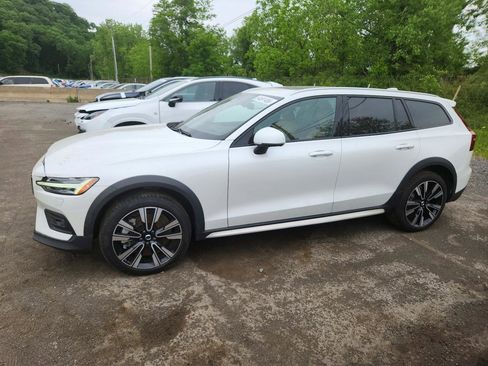 Used 2026 Volvo V60 B5 Cross Country Ultra w/ Protection Package Premier AWD/4WD image 3