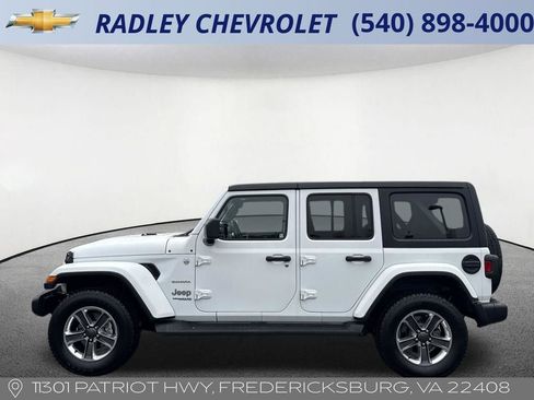 Used 2022 Jeep Wrangler Unlimited Sahara w/ Cold Weather Group image 17