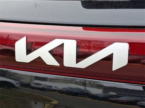 Certified 2025 Kia Seltos SX w/ SX Sunroof Package image 30