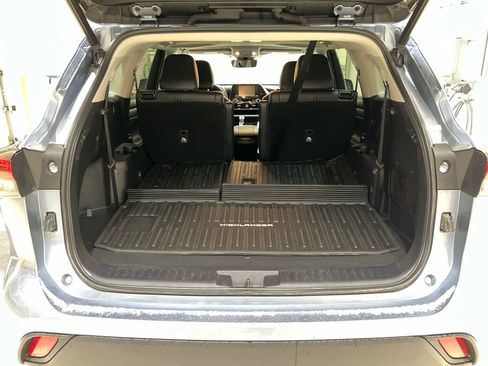 Used 2022 Toyota Highlander XLE image 13