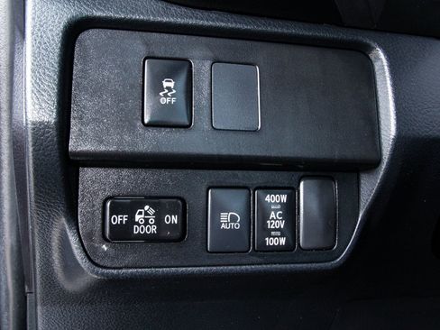 Used 2021 Toyota Tacoma TRD Off-Road w/ Technology Package AWD/4WD image 16