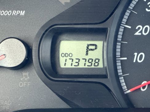 Used 2013 Toyota Sienna LE image 23