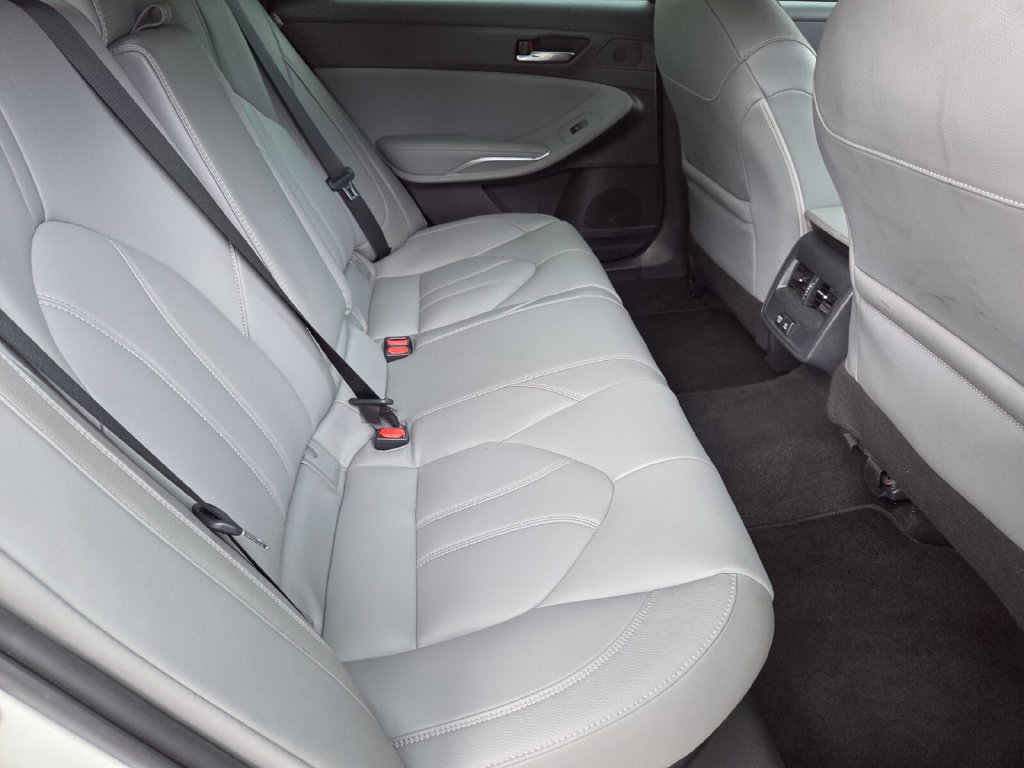 Used 2021 Toyota Avalon XLE FWD image 17
