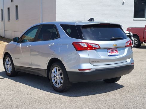 Used 2020 Chevrolet Equinox LS w/ LS Convenience Package image 4