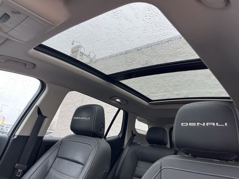 Used 2023 GMC Terrain Denali w/ Denali Premium Package image 12