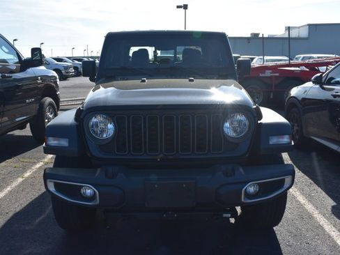 Used 2024 Jeep Gladiator Sport AWD/4WD image 2