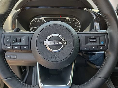 Used 2023 Nissan Pathfinder SL w/ Lighting Package (N92) AWD/4WD image 17