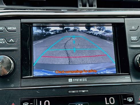 Used 2013 Toyota Avalon Limited w/ Technology Pkg FWD image 16