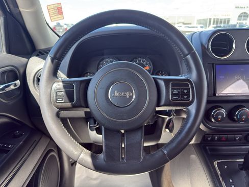 Used 2014 Jeep Patriot Latitude AWD/4WD image 15