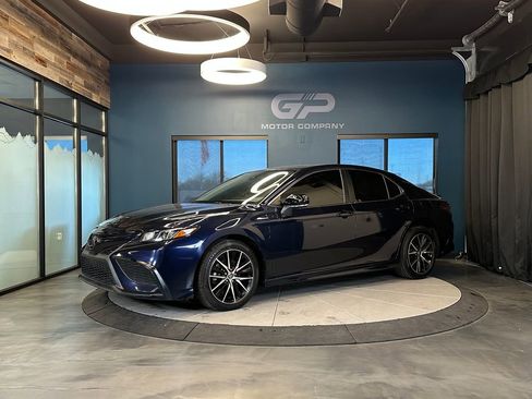 Used 2022 Toyota Camry SE image 7