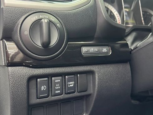 Used 2017 Nissan Titan SV RWD image 15