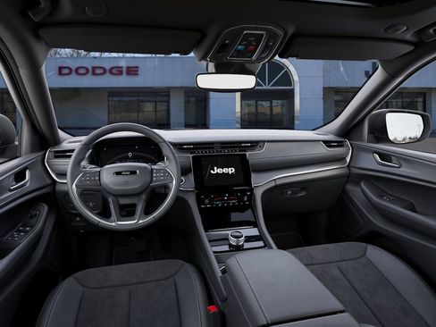 New 2025 Jeep Grand Cherokee Altitude image 14