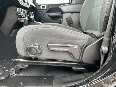 Used 2024 Jeep Gladiator Sport image 34