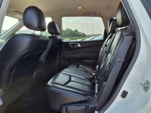 Used 2019 Nissan Pathfinder SL AWD/4WD image 23