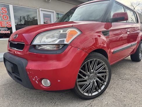 Used 2010 Kia Soul + w/ Audio Pkg image 10