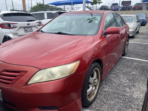 Used 2009 Toyota Camry LE FWD image 1