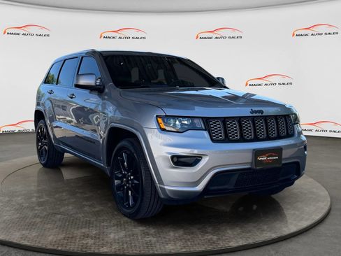 Used 2018 Jeep Grand Cherokee Altitude AWD/4WD image 5