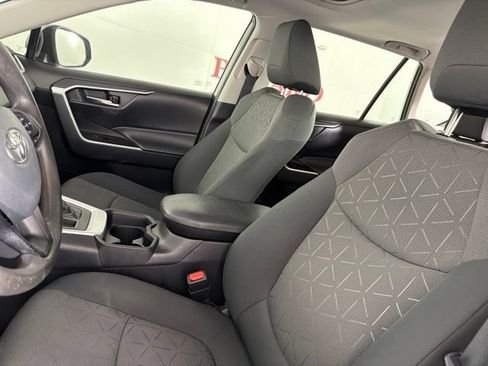 Used 2021 Toyota RAV4 XLE w/ Convenience Package FWD image 11