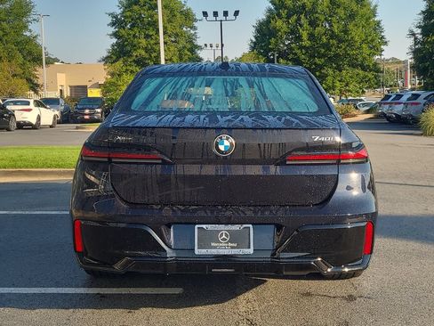 Used 2025 BMW 740i xDrive AWD/4WD image 4
