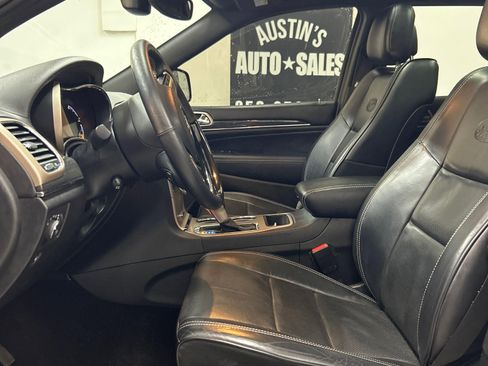 Used 2017 Jeep Grand Cherokee Overland image 8