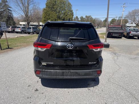 Used 2018 Toyota Highlander XLE AWD/4WD image 4