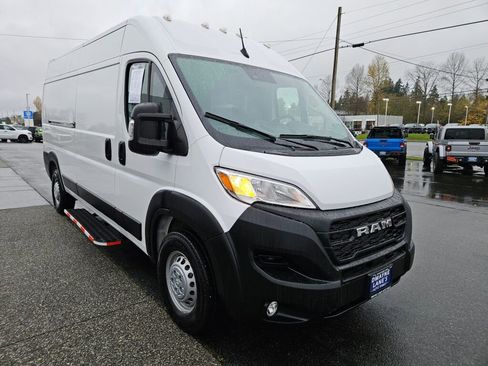Used 2025 RAM ProMaster 2500 w/ Convenience Group image 6
