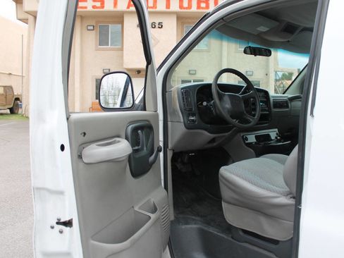 Used 1998 GMC Savana 2500 image 14