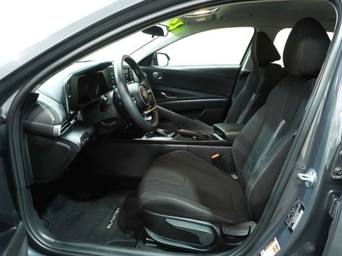 Used 2023 Hyundai Elantra SEL w/ Preferred Accessory Package FWD image 11
