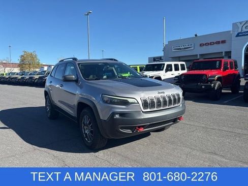 Used 2019 Jeep Cherokee Trailhawk w/ Cold Weather Group AWD/4WD image 2